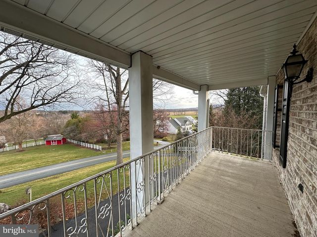 586 CRESTWOOD DRIVE, Chambersburg, PA 17202