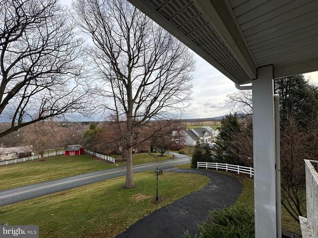 586 CRESTWOOD DRIVE, Chambersburg, PA 17202