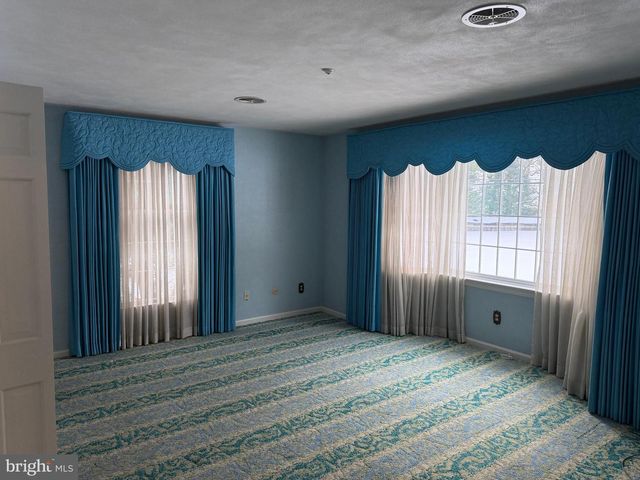 586 CRESTWOOD DRIVE, Chambersburg, PA 17202