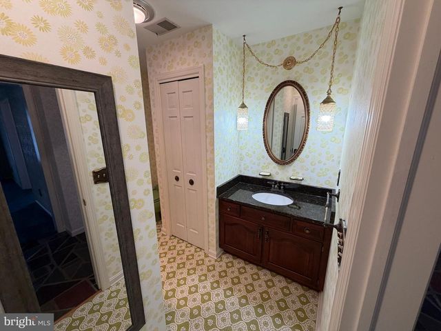 586 CRESTWOOD DRIVE, Chambersburg, PA 17202