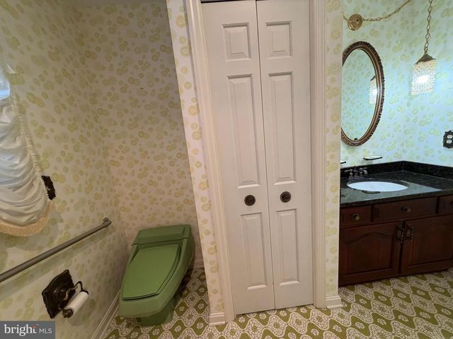 586 CRESTWOOD DRIVE, Chambersburg, PA 17202