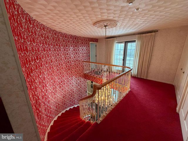586 CRESTWOOD DRIVE, Chambersburg, PA 17202