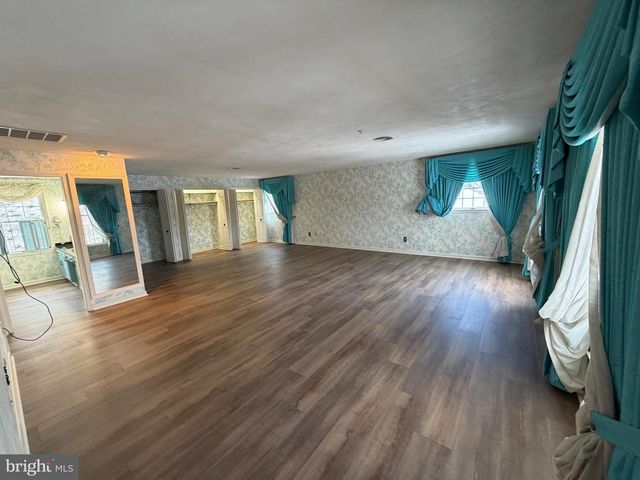 586 CRESTWOOD DRIVE, Chambersburg, PA 17202