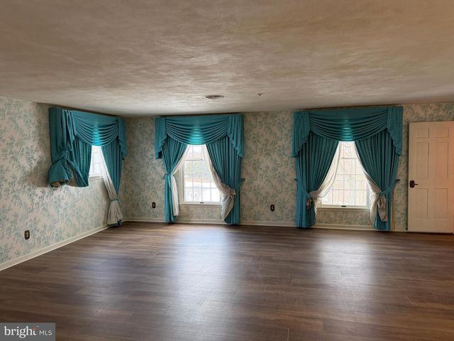 586 CRESTWOOD DRIVE, Chambersburg, PA 17202