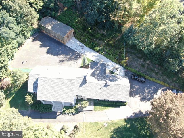 586 CRESTWOOD DRIVE, Chambersburg, PA 17202