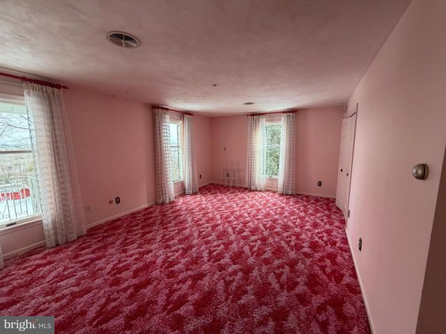 586 CRESTWOOD DRIVE, Chambersburg, PA 17202
