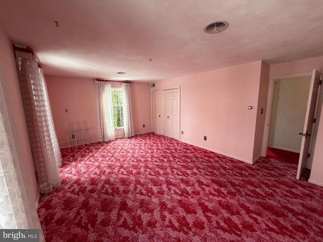 586 CRESTWOOD DRIVE, Chambersburg, PA 17202