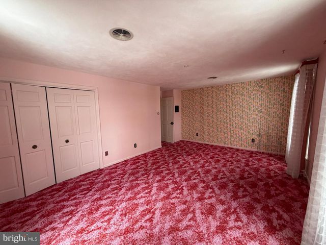 586 CRESTWOOD DRIVE, Chambersburg, PA 17202