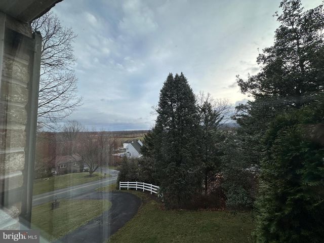 586 CRESTWOOD DRIVE, Chambersburg, PA 17202