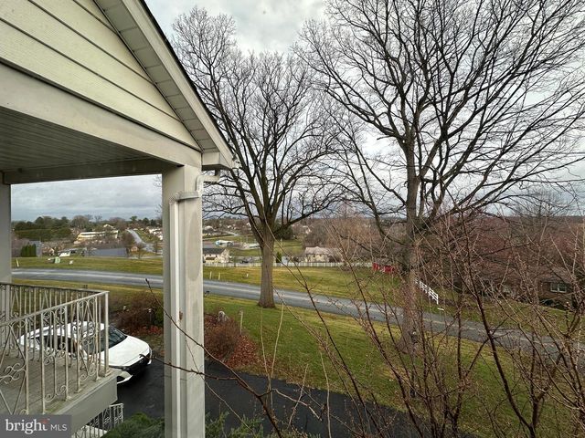 586 CRESTWOOD DRIVE, Chambersburg, PA 17202
