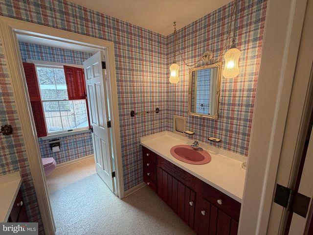 586 CRESTWOOD DRIVE, Chambersburg, PA 17202