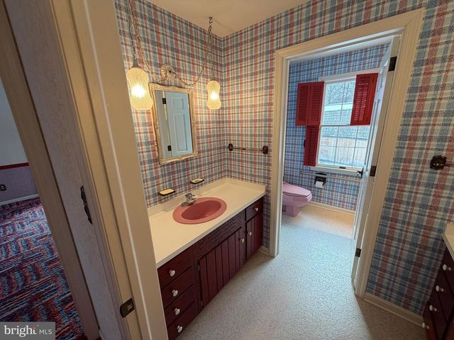 586 CRESTWOOD DRIVE, Chambersburg, PA 17202
