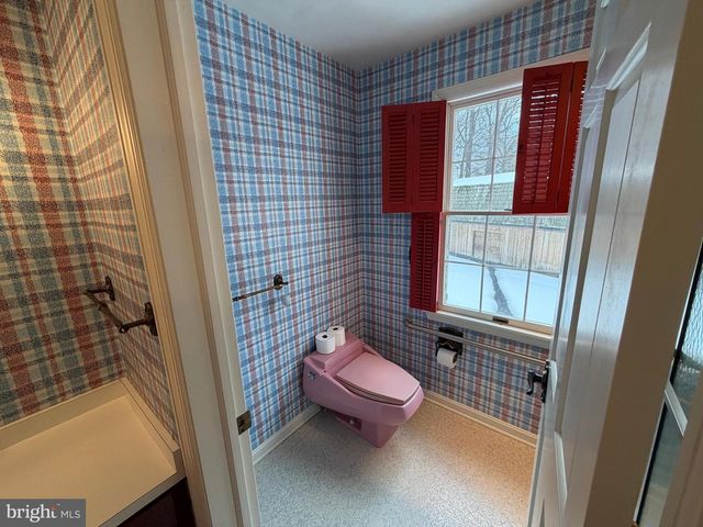 586 CRESTWOOD DRIVE, Chambersburg, PA 17202
