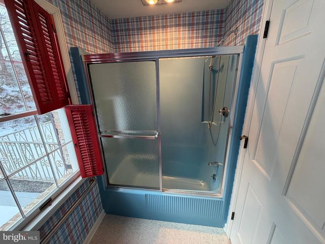 586 CRESTWOOD DRIVE, Chambersburg, PA 17202