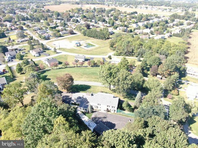 586 CRESTWOOD DRIVE, Chambersburg, PA 17202