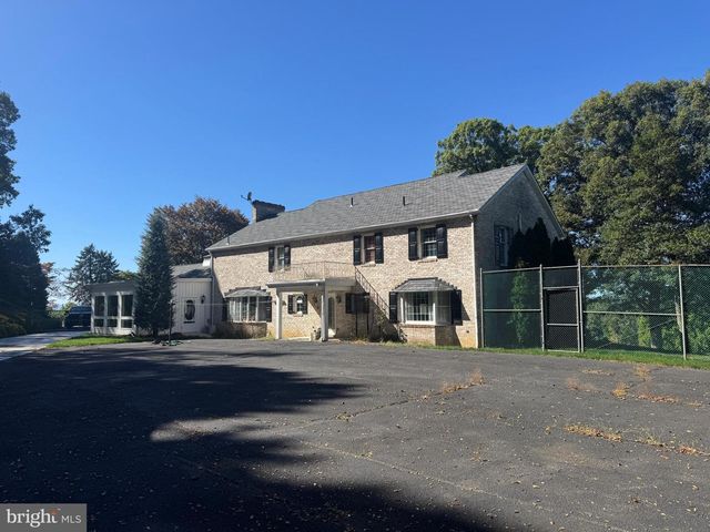 586 CRESTWOOD DRIVE, Chambersburg, PA 17202