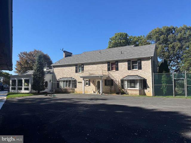 586 CRESTWOOD DRIVE, Chambersburg, PA 17202
