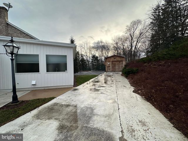 586 CRESTWOOD DRIVE, Chambersburg, PA 17202