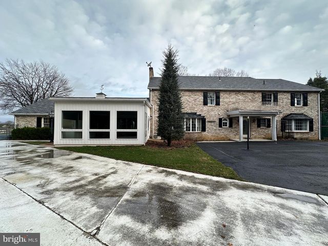 586 CRESTWOOD DRIVE, Chambersburg, PA 17202