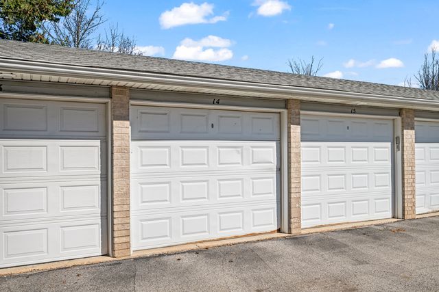9130 W 95th Street 3B, Hickory Hills, IL 60457