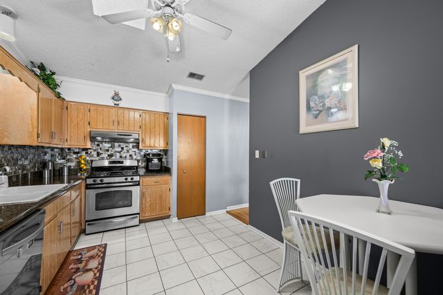 9130 W 95th Street 3B, Hickory Hills, IL 60457