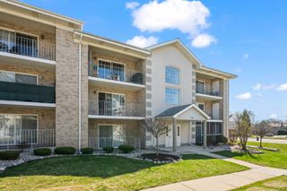 9130 W 95th Street 3B, Hickory Hills, IL 60457