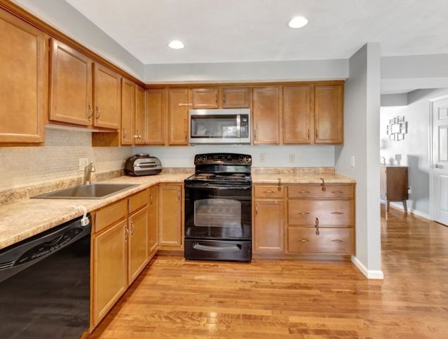 2102 Lewis O Gray Dr 2102, Saugus, MA 01906