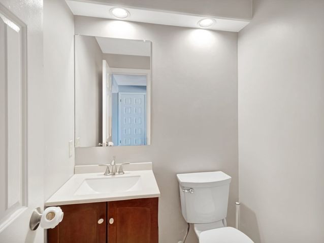 2102 Lewis O Gray Dr 2102, Saugus, MA 01906