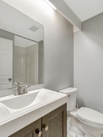 2102 Lewis O Gray Dr 2102, Saugus, MA 01906