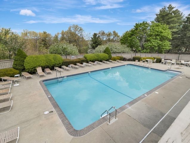 2102 Lewis O Gray Dr 2102, Saugus, MA 01906