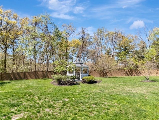 2102 Lewis O Gray Dr 2102, Saugus, MA 01906