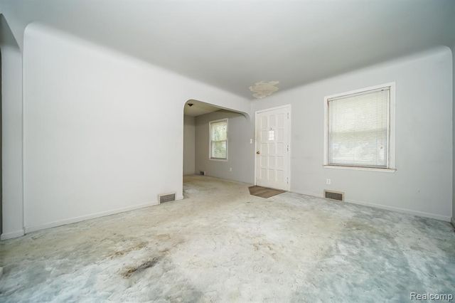 2476 Voorheis Road, Waterford, MI 48328