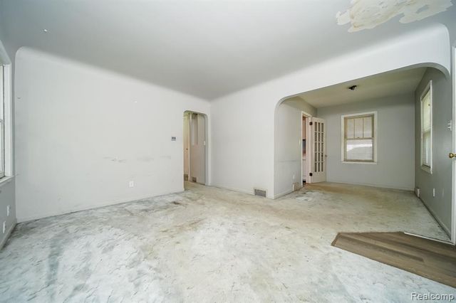2476 Voorheis Road, Waterford, MI 48328