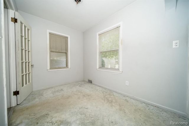 2476 Voorheis Road, Waterford, MI 48328
