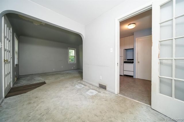 2476 Voorheis Road, Waterford, MI 48328