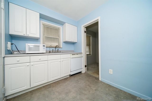 2476 Voorheis Road, Waterford, MI 48328