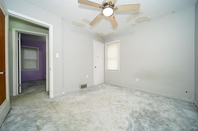 2476 Voorheis Road, Waterford, MI 48328