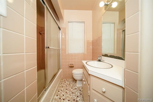 2476 Voorheis Road, Waterford, MI 48328