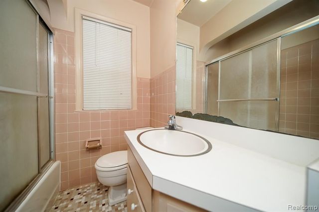 2476 Voorheis Road, Waterford, MI 48328
