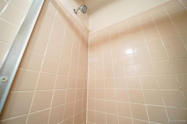 2476 Voorheis Road, Waterford, MI 48328