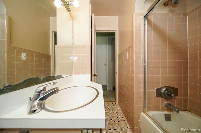 2476 Voorheis Road, Waterford, MI 48328