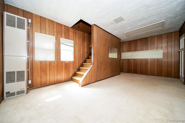 2476 Voorheis Road, Waterford, MI 48328