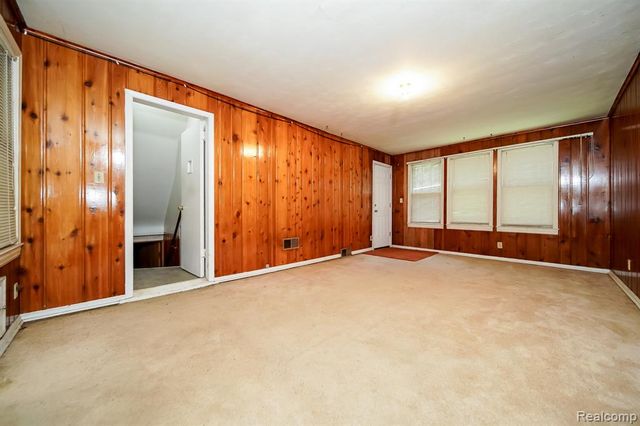 2476 Voorheis Road, Waterford, MI 48328