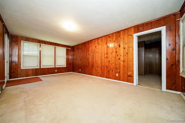 2476 Voorheis Road, Waterford, MI 48328