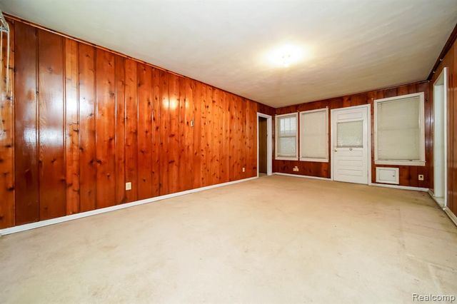 2476 Voorheis Road, Waterford, MI 48328