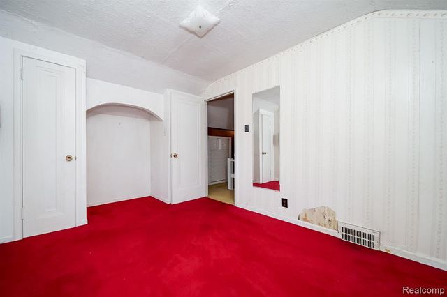 2476 Voorheis Road, Waterford, MI 48328