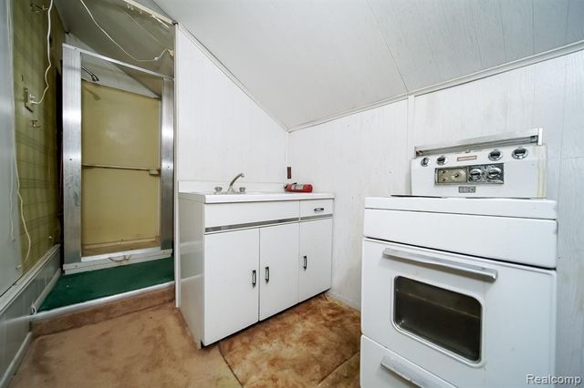 2476 Voorheis Road, Waterford, MI 48328