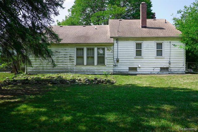 2476 Voorheis Road, Waterford, MI 48328