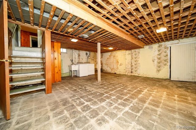 2476 Voorheis Road, Waterford, MI 48328