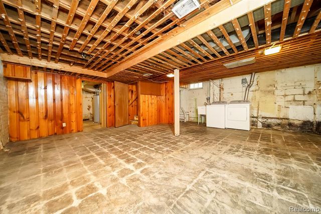 2476 Voorheis Road, Waterford, MI 48328